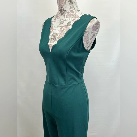 SOCIALITE Teal green scalloped neckline sleeveless jumpsuit size M. - Picture 5 of 14